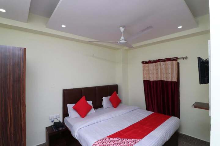 Room 10 of 18