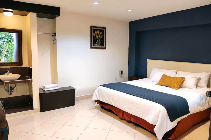 Room 8 of 38