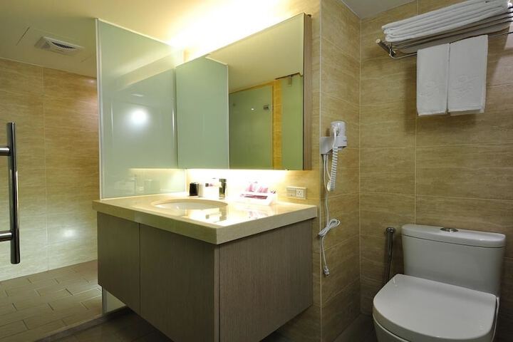 Room 16 of 31