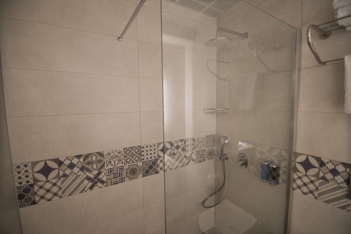 Room 15 of 19