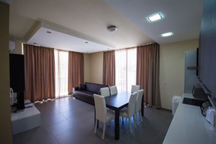 Room 32 of 35