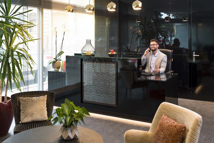 Entrance & Lobby