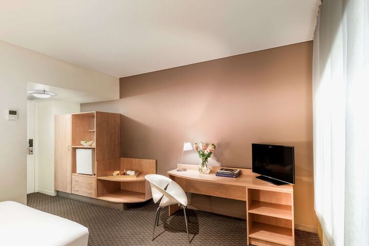 Room 12 of 92