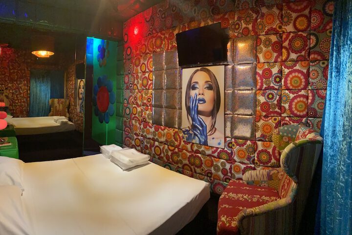 Room 102 of 139