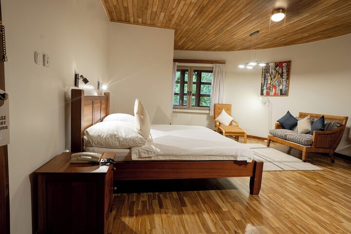 Room 5 of 11