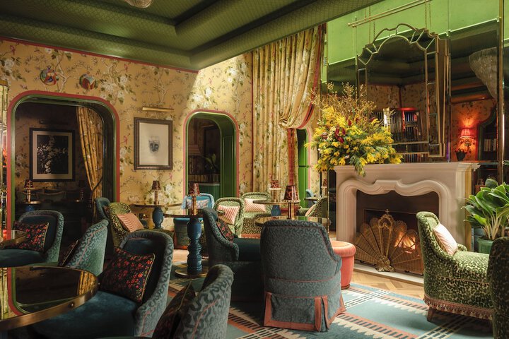 Lounge 49 of 62