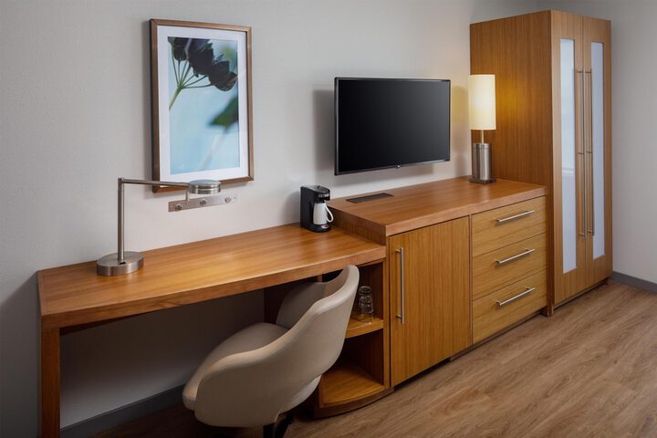 Room 8 of 25
