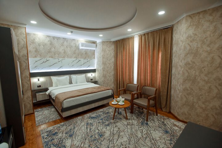 Room 42 of 95