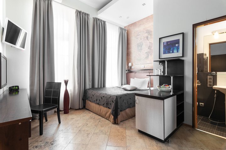 Room 30 of 107
