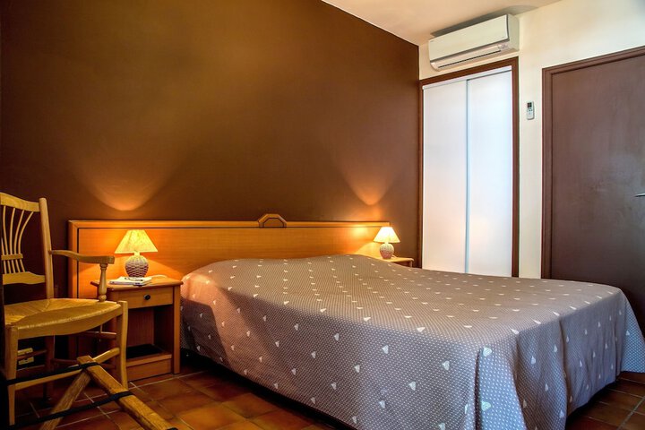 Room 2 of 32