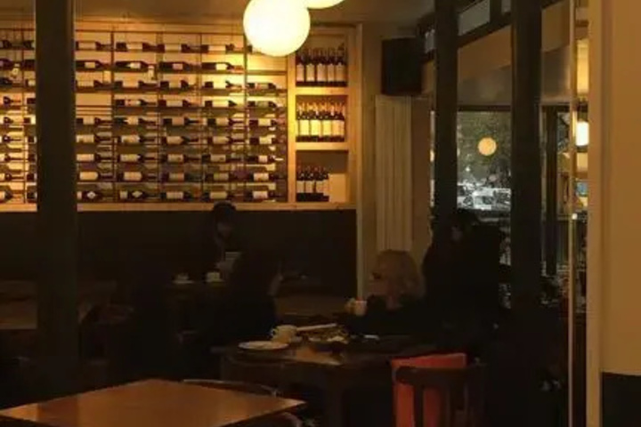 Dining 10 of 11