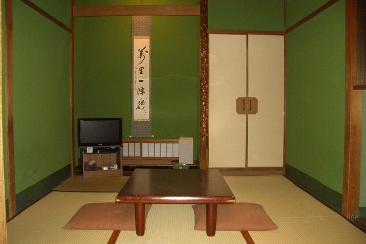 Room 19 of 32