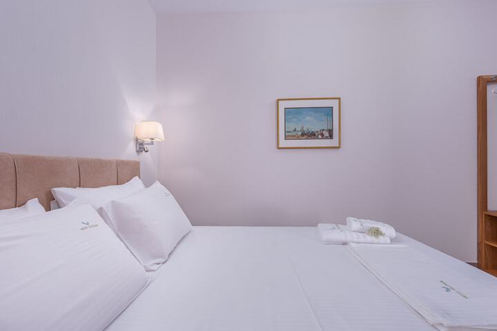 Room 5 of 49