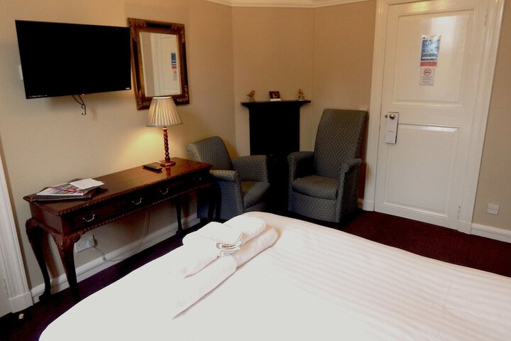 Room 4 of 110