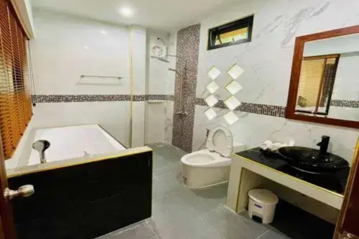 Room 9 of 38