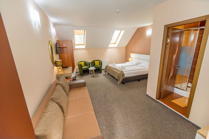 Room 7 of 50