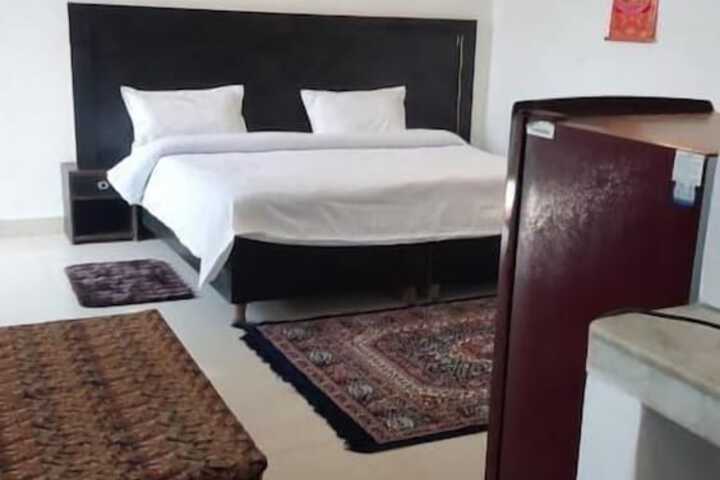 Room 6 of 13