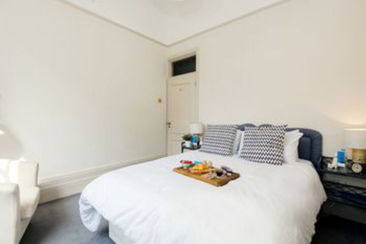 Room 8 of 18