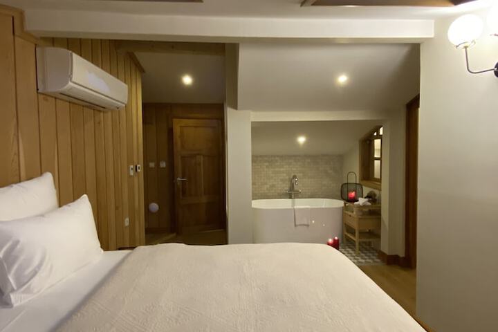 Room 18 of 153