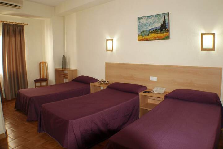Room 11 of 33