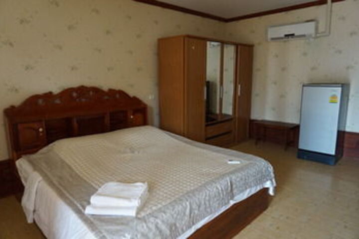 Room 17 of 37