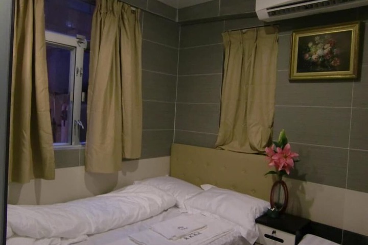 Room 22 of 46
