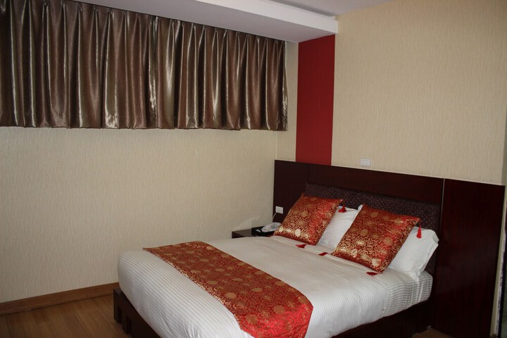 Room 12 of 13