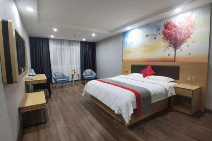 Junyi Chain Hotel (Tianmen baoan palza Store)