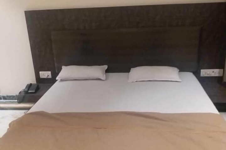 Room 4 of 36