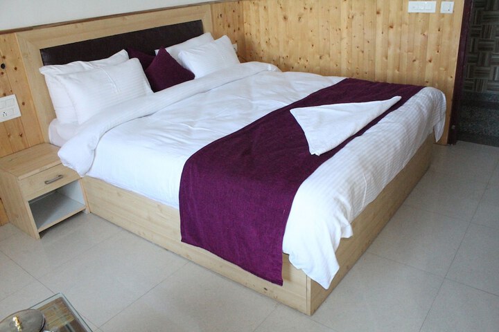 Room 4 of 43