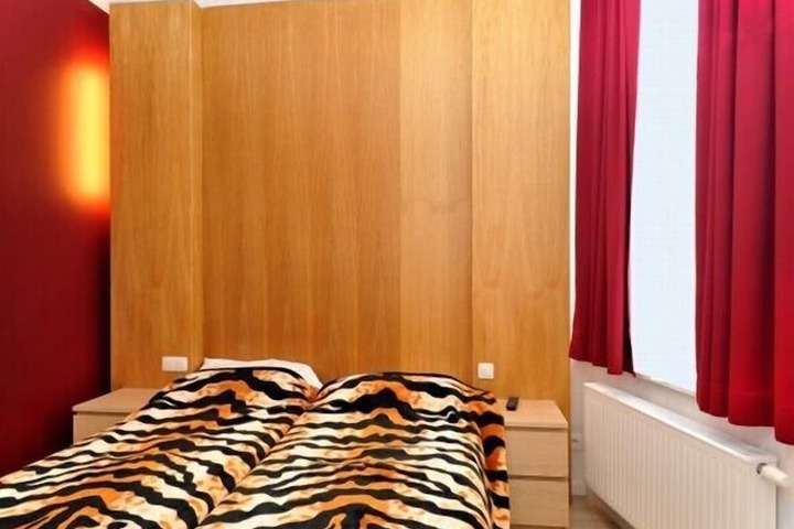 Room 6 of 14