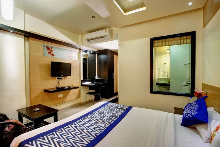 Room 11 of 28