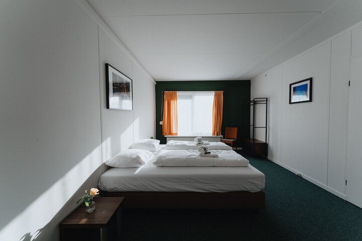 Room 13 of 109
