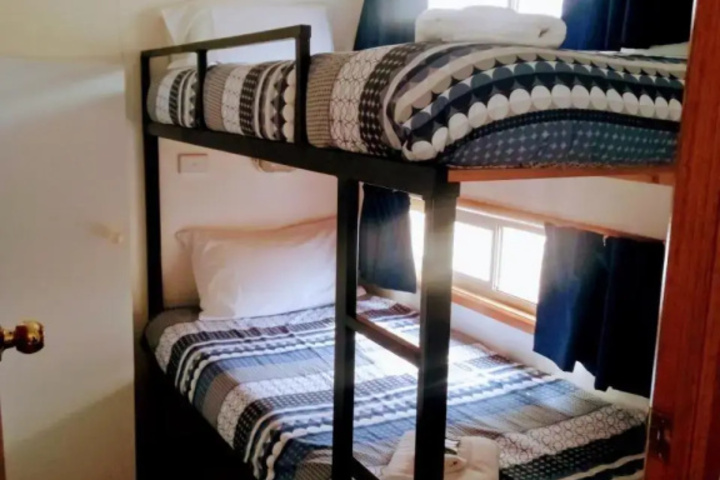 Room 5 of 11