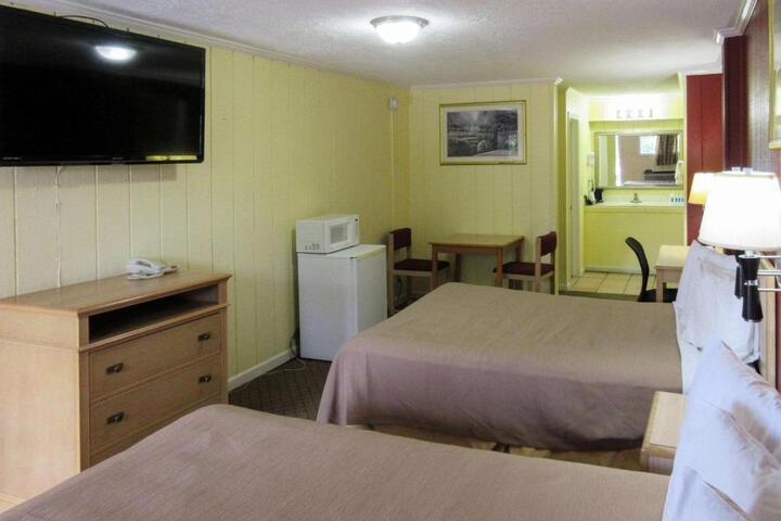 2 Queen Beds (3 of 13)