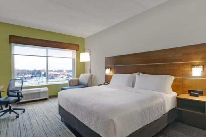 Standard | King Bed (6 of 19)