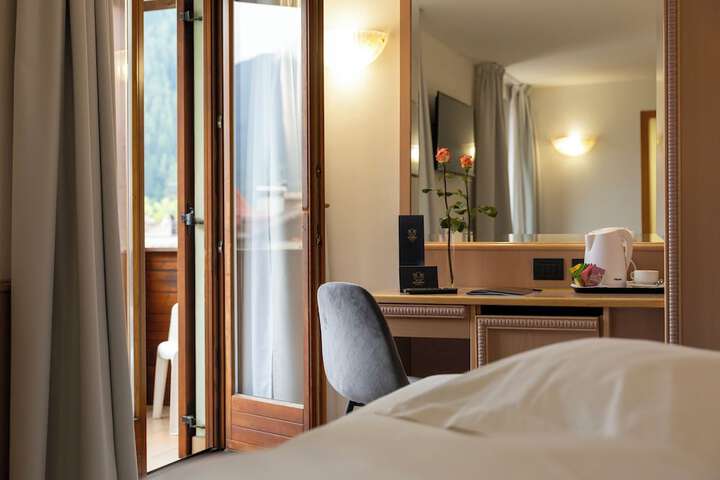 Room 49 of 180