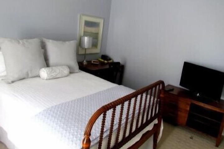 Room 18 of 174