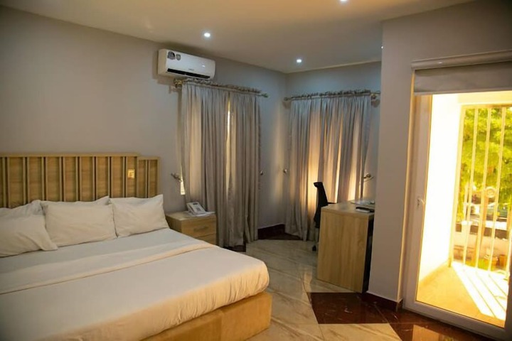 Room 6 of 32