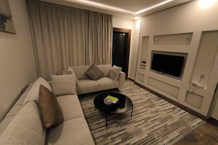 Room 12 of 25
