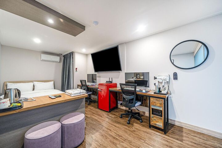 Room 61 of 105