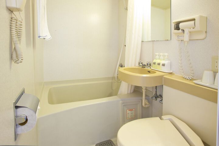 Room 7 of 12