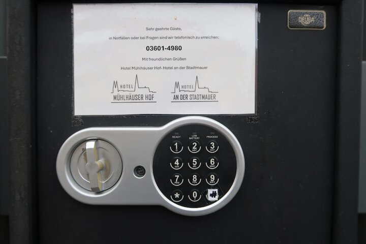 Check-in/check-out kiosk