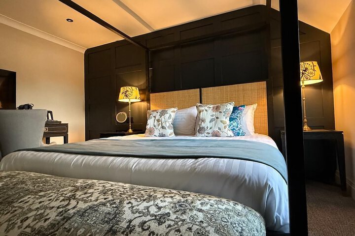 Room 4 of 32