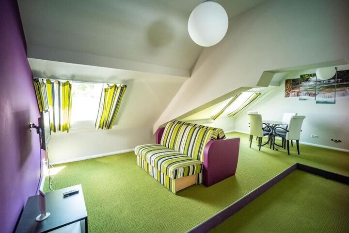 Room 10 of 44