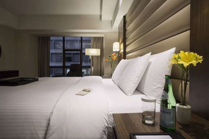 Room 18 of 170