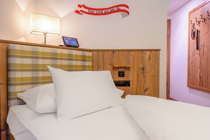 Room 4 of 47