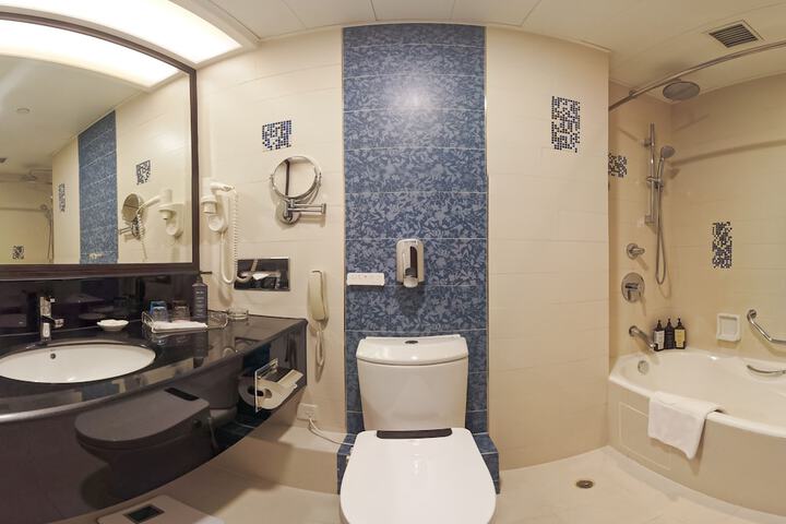 Room 52 of 67