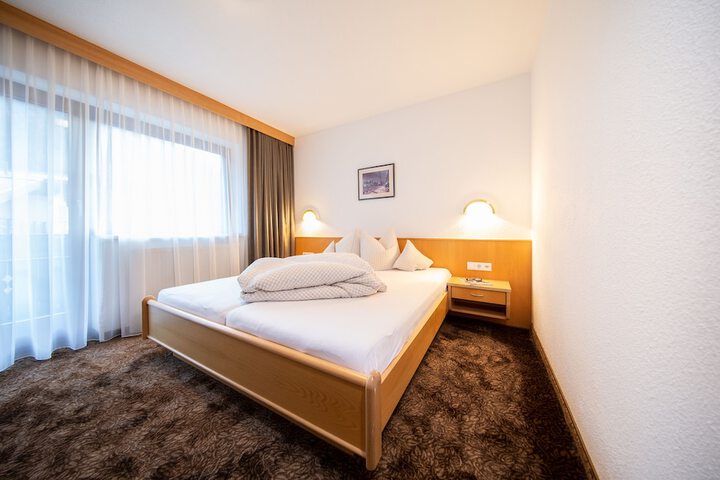 Room 9 of 37