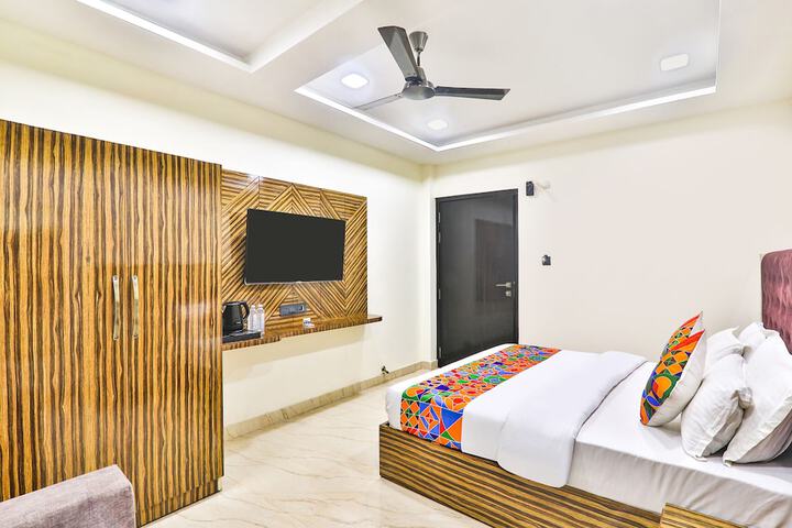 Room 13 of 26